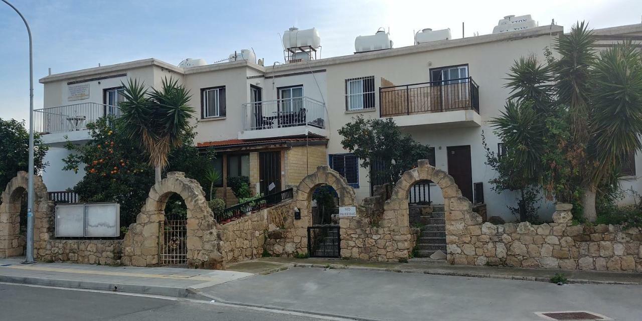 Luxury Apartment In Light House Beach Пафос Екстериор снимка